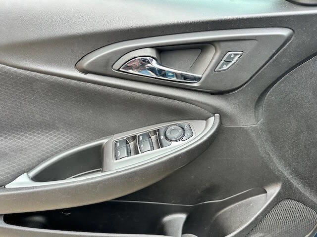 Used 2024 Chevrolet Malibu LT image 9