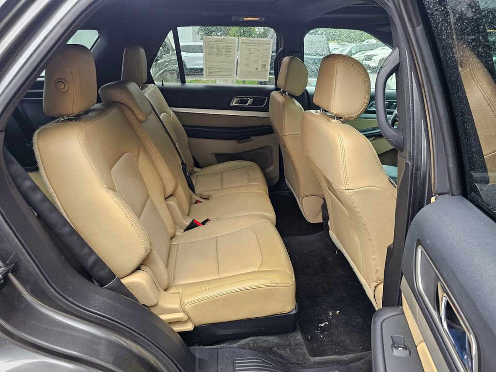 Used 2016 Ford Explorer XLT w/ Equipment Group 202A AWD/4WD image 12