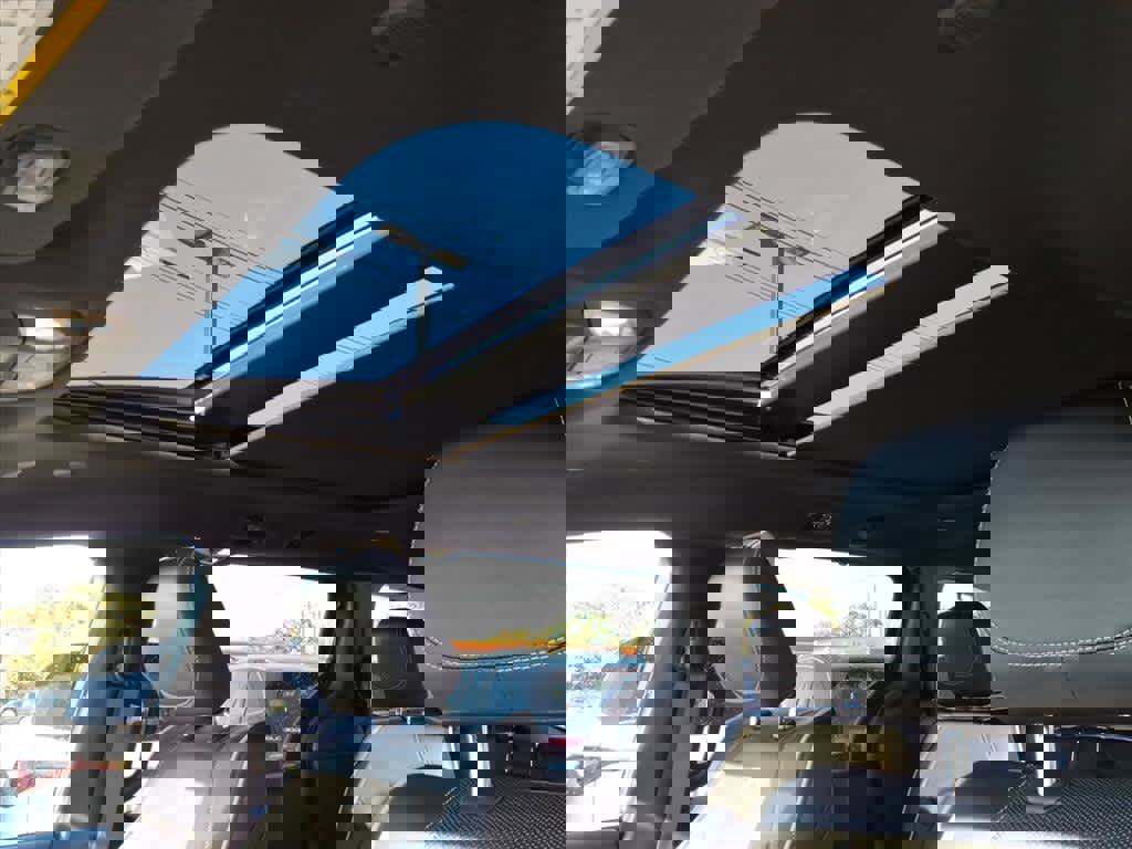 Used 2022 Chrysler Pacifica Limited w/ S Appearance Package image 17