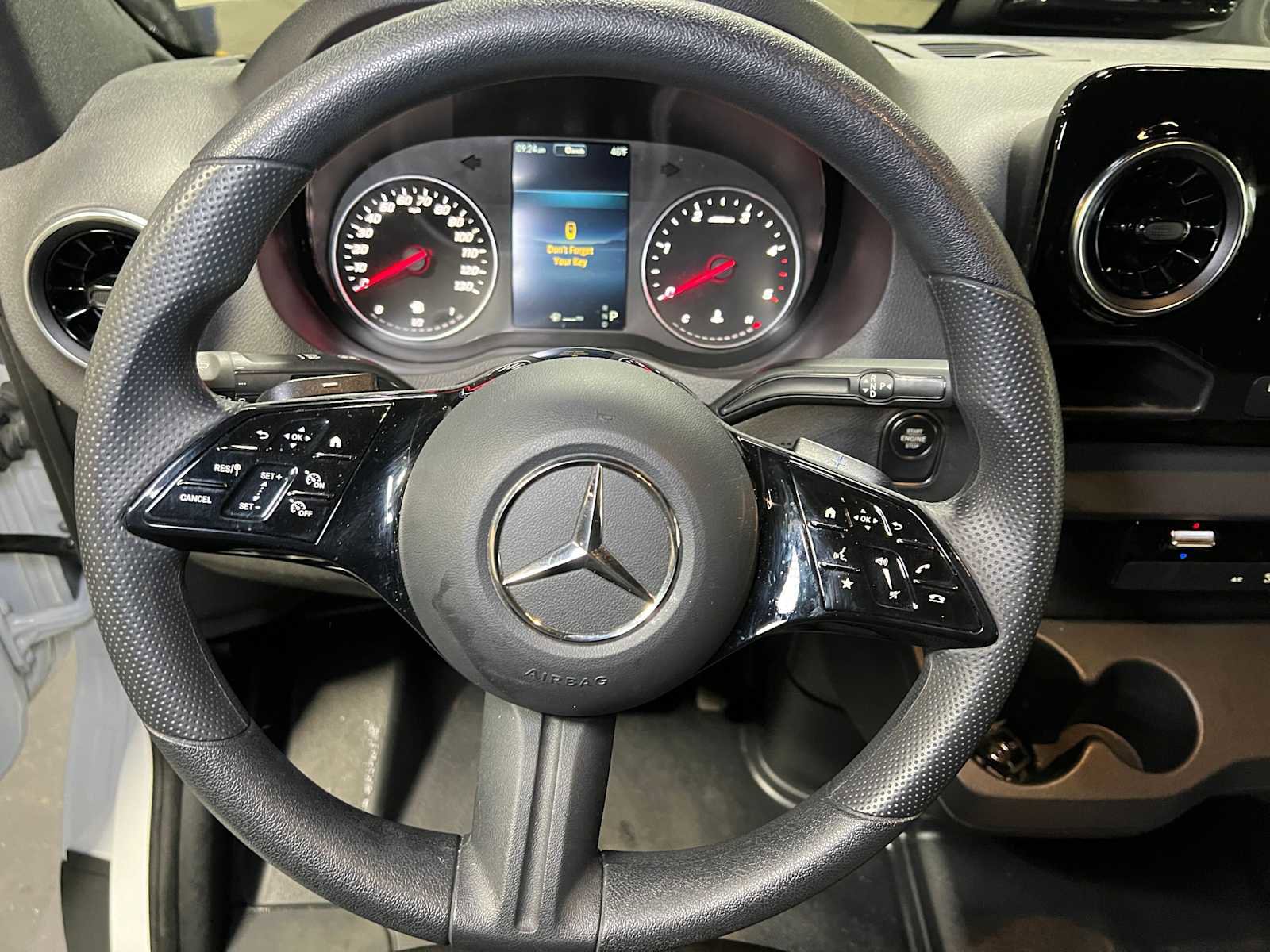 Used 2025 Mercedes-Benz Sprinter 2500 image 25