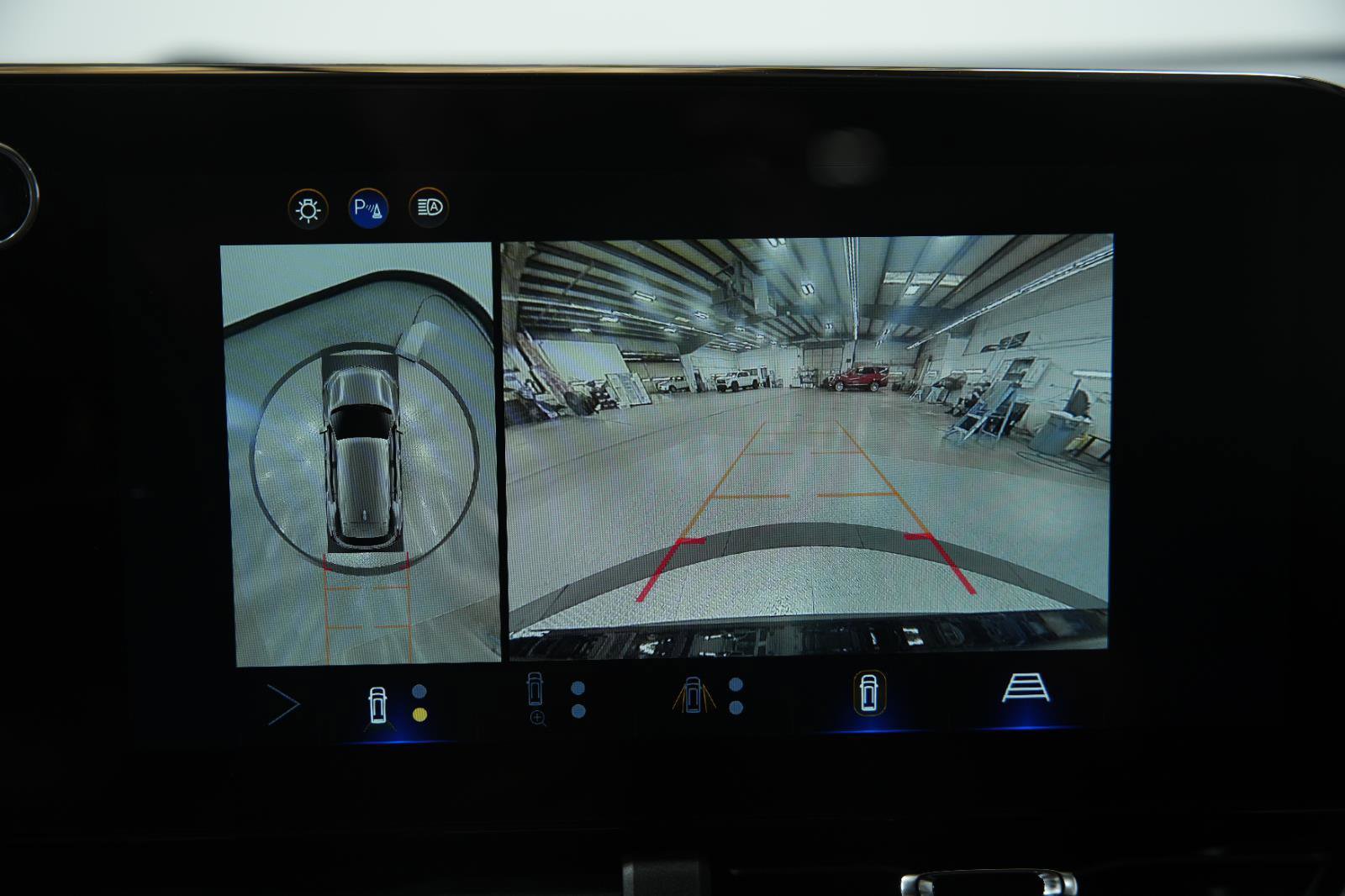 Used 2025 Chevrolet Equinox LT w/ Safety and Technology Package image 37