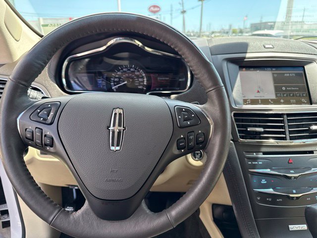 Used 2016 Lincoln MKT AWD image 11
