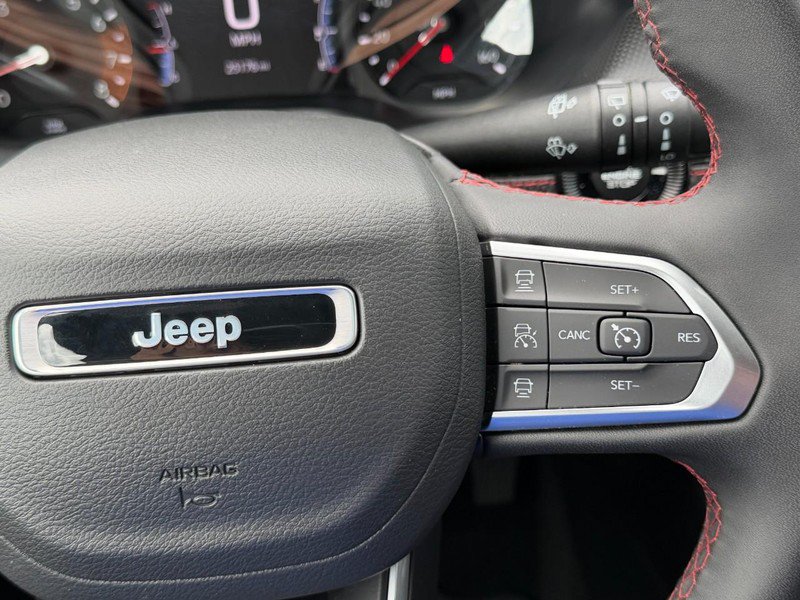 Used 2025 Jeep Compass Trailhawk AWD/4WD image 28