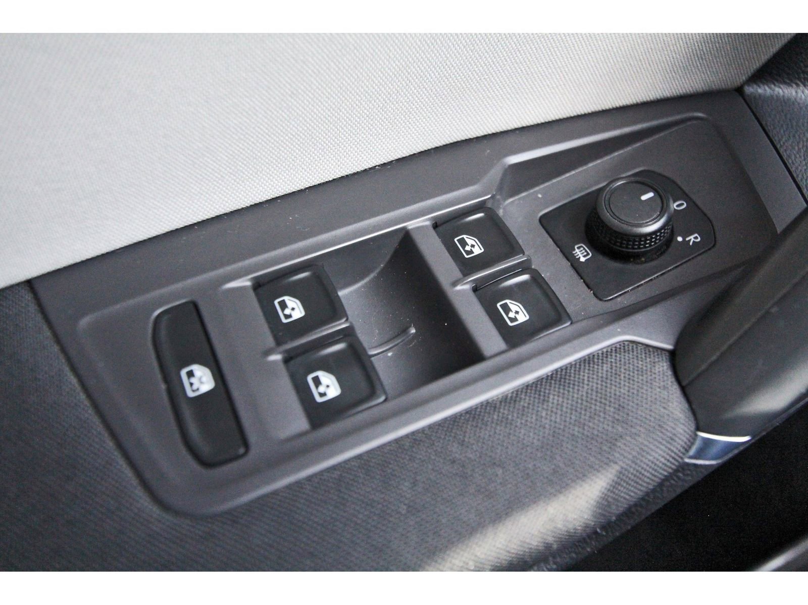 Used 2018 Volkswagen Tiguan S FWD image 21