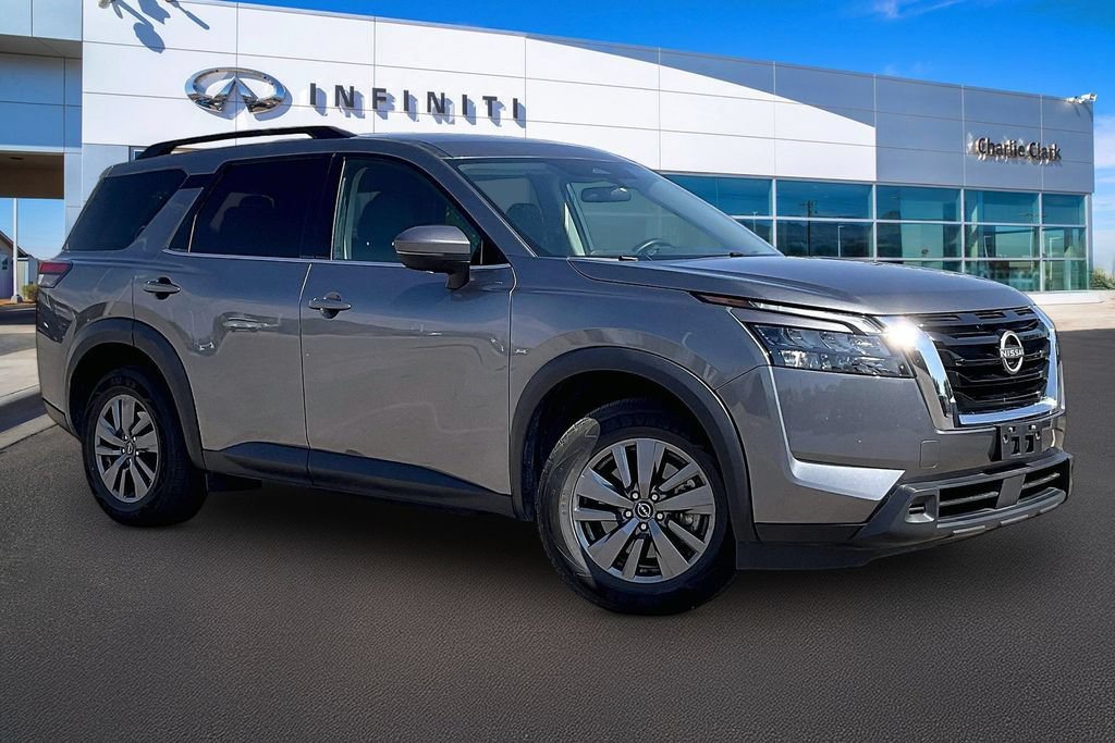 Used 2025 Nissan Pathfinder SV AWD/4WD image 12