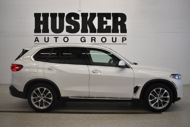 Used 2025 BMW X5 xDrive40i AWD/4WD image 2