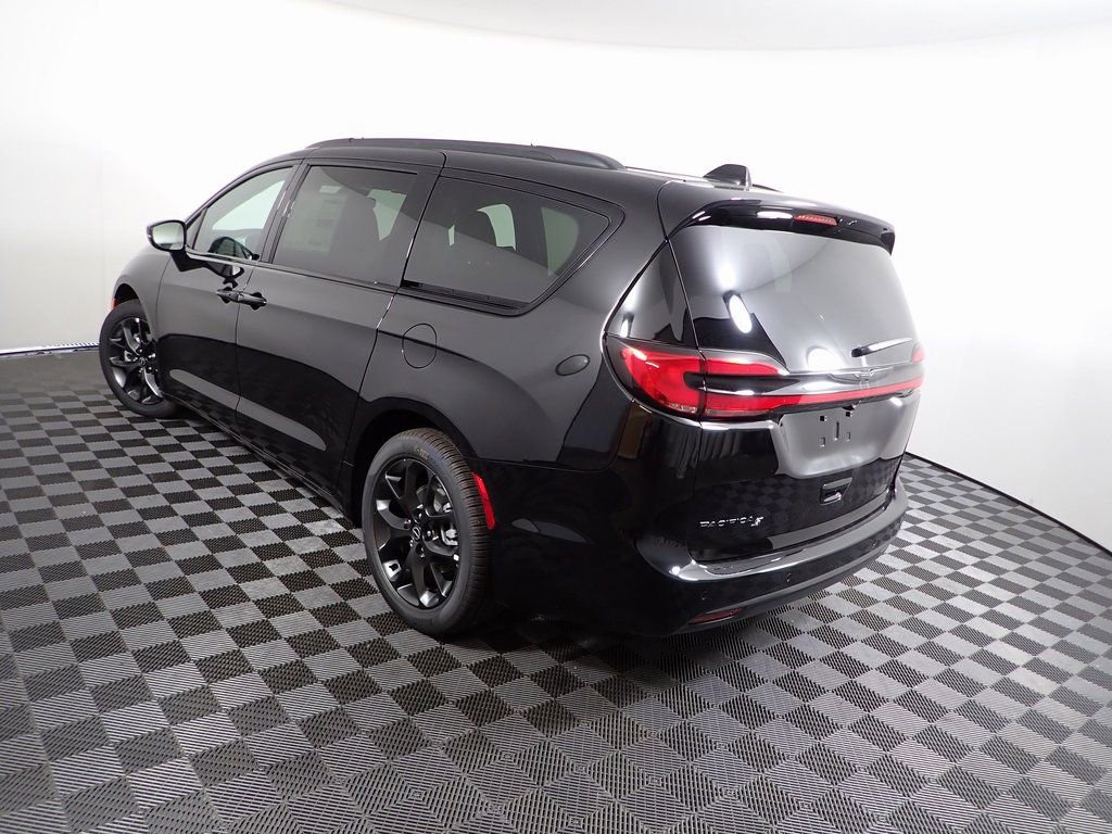 New 2026 Chrysler Pacifica Select w/ S Appearance Package image 10