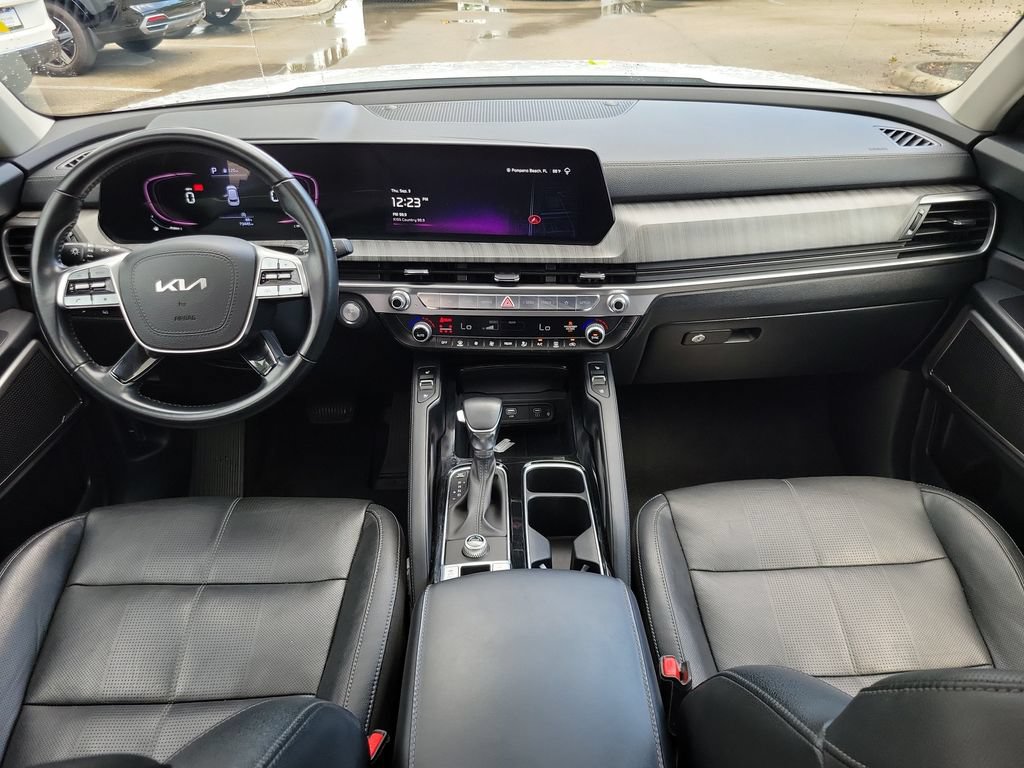 Certified 2024 Kia Telluride EX w/ EX Captain's Chair Package FWD image 4