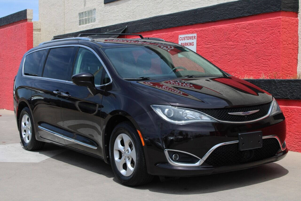 Used 2017 Chrysler Pacifica Touring-L Plus w/ Advanced Safetytec Group image 6