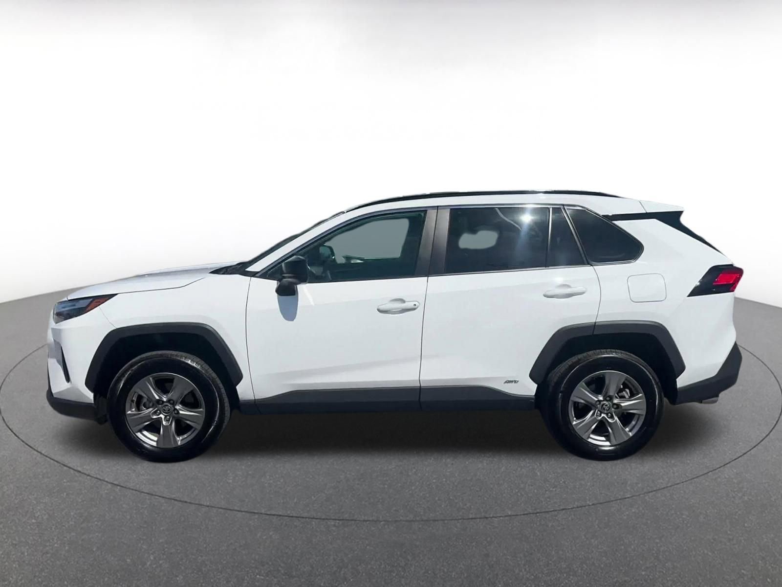 Used 2025 Toyota RAV4 LE AWD/4WD image 9