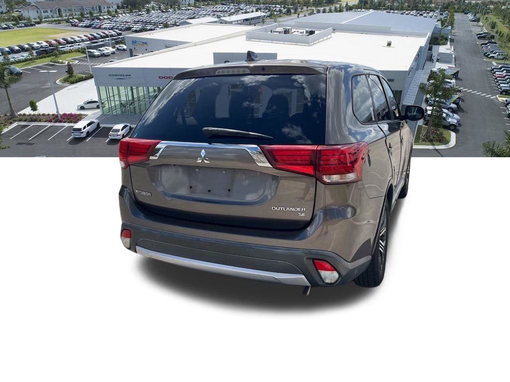 Used 2017 Mitsubishi Outlander SE image 16