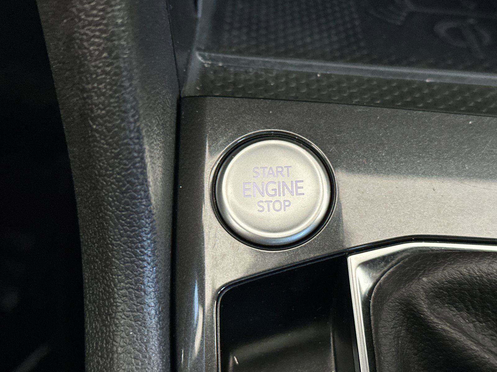 Used 2023 Volkswagen Tiguan SE w/ Panoramic Sunroof Package FWD image 21