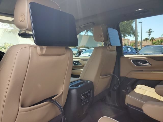 Used 2022 Chevrolet Suburban Premier w/ Premium Package AWD/4WD image 16