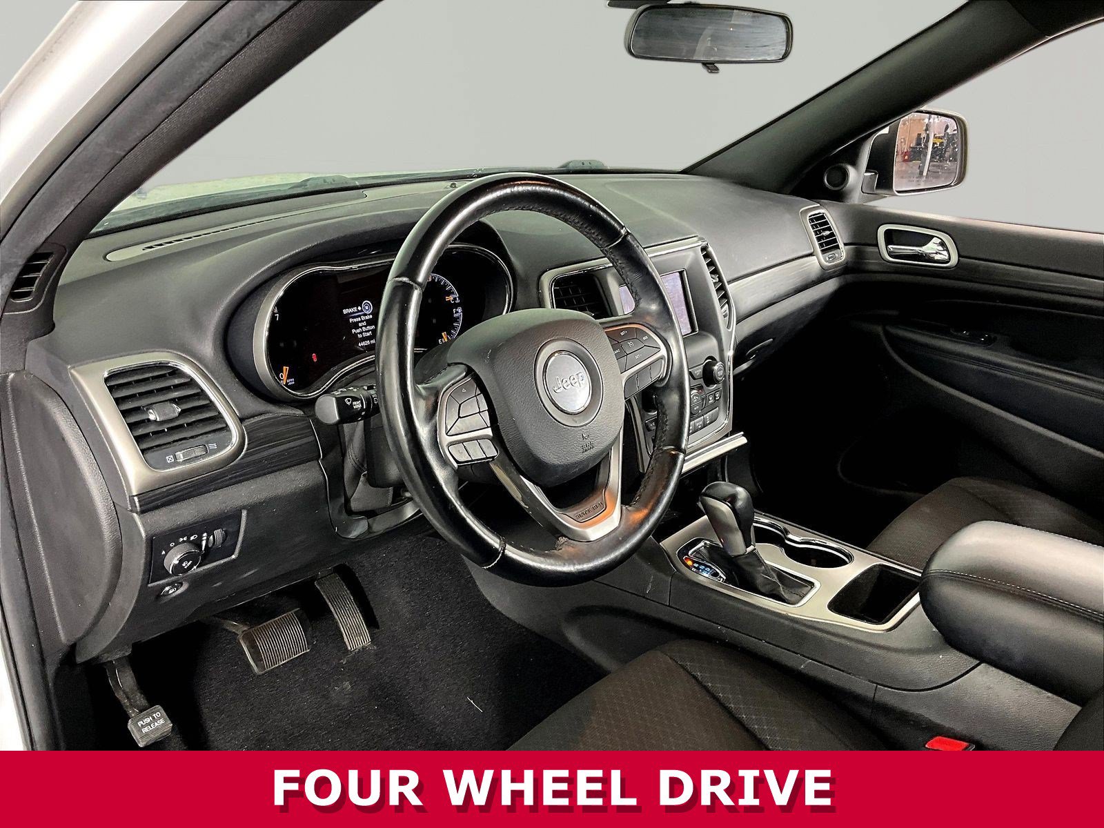 Used 2021 Jeep Grand Cherokee Laredo AWD/4WD image 16