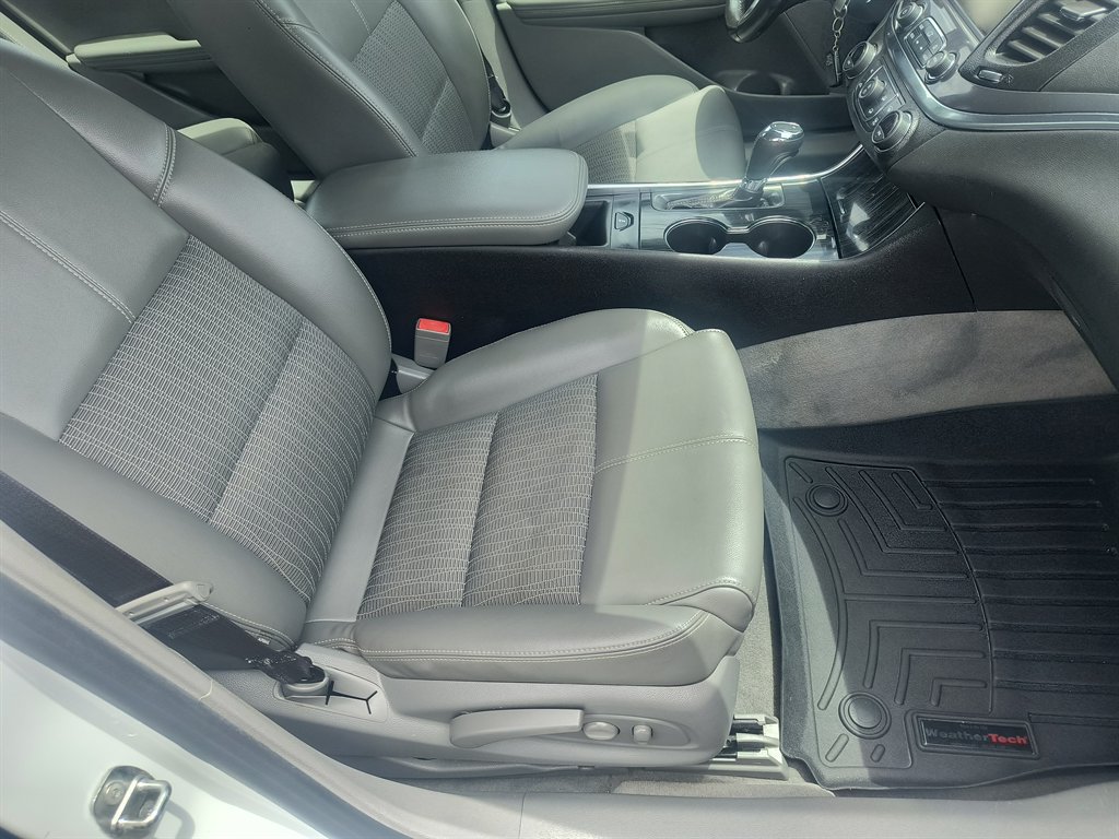 Used 2016 Chevrolet Impala LT FWD image 19