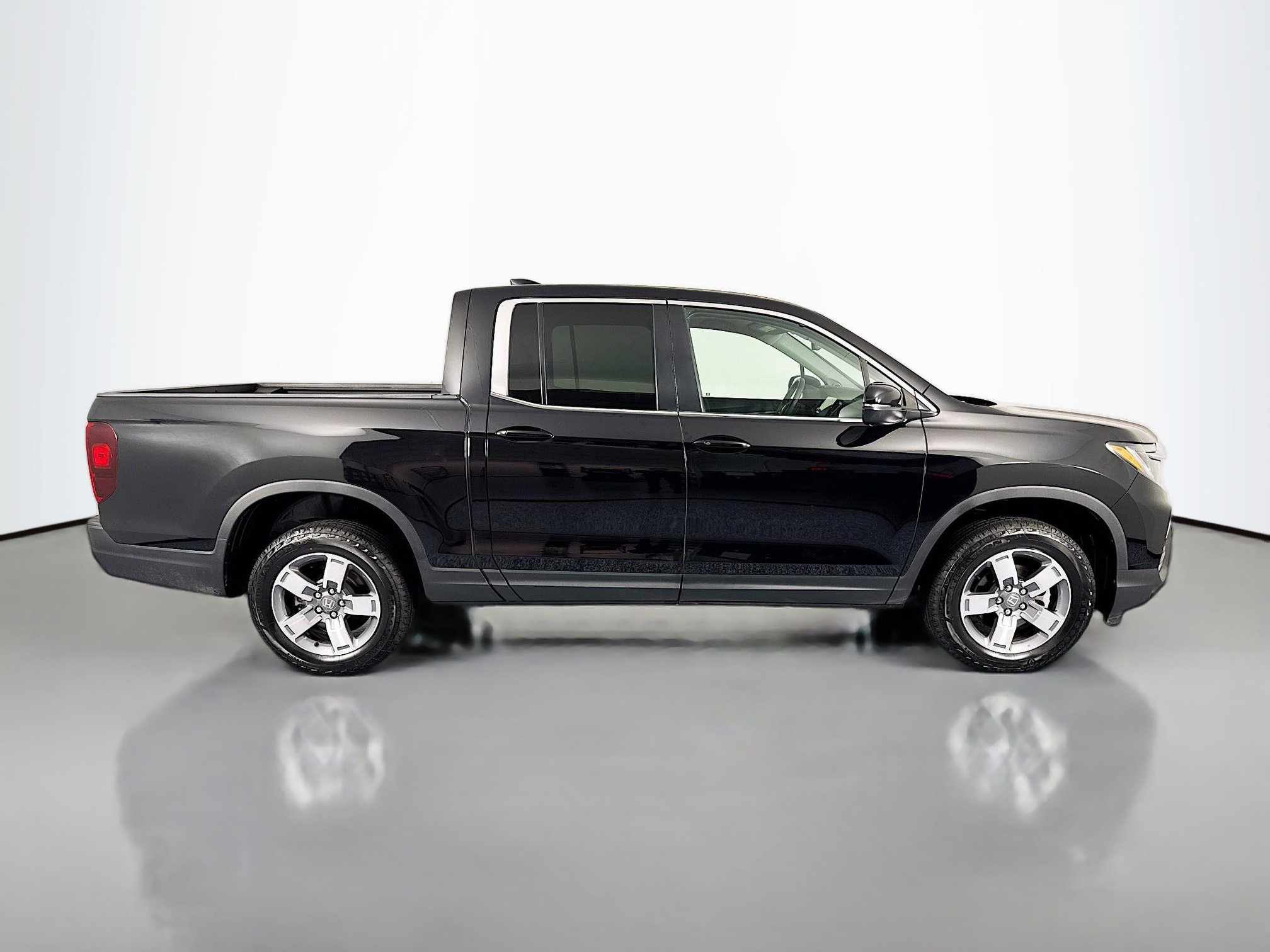 Certified 2025 Honda Ridgeline RTL image 4