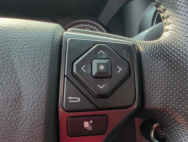 Used 2016 Toyota Tacoma TRD Off-Road w/ Premium & Technology Package AWD/4WD image 17