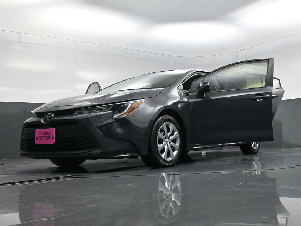 Used 2023 Toyota Corolla LE image 26