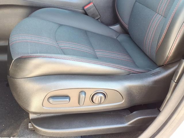 Used 2022 Chevrolet Equinox RS w/ Infotainment Package image 9