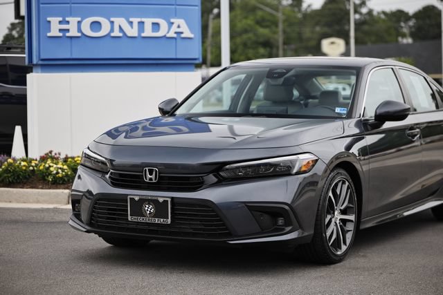 Used 2023 Honda Civic Touring image 2