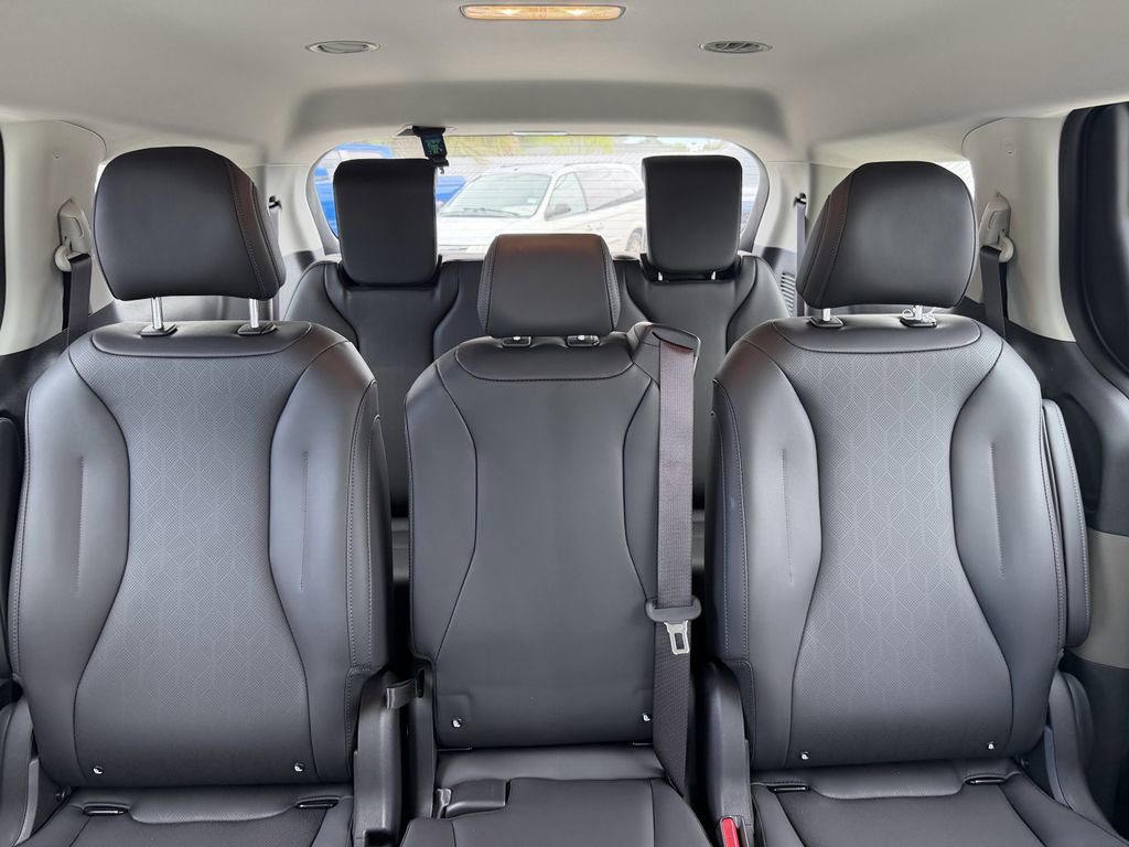 New 2026 Kia Carnival LXS image 17