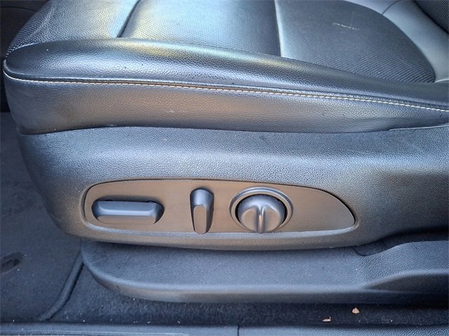 Used 2023 GMC Acadia SLT image 16