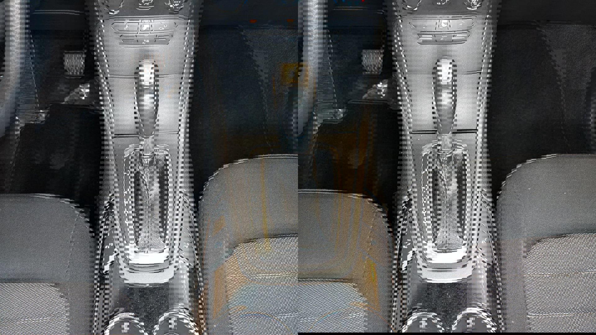 Used 2018 Ford Edge SE image 23