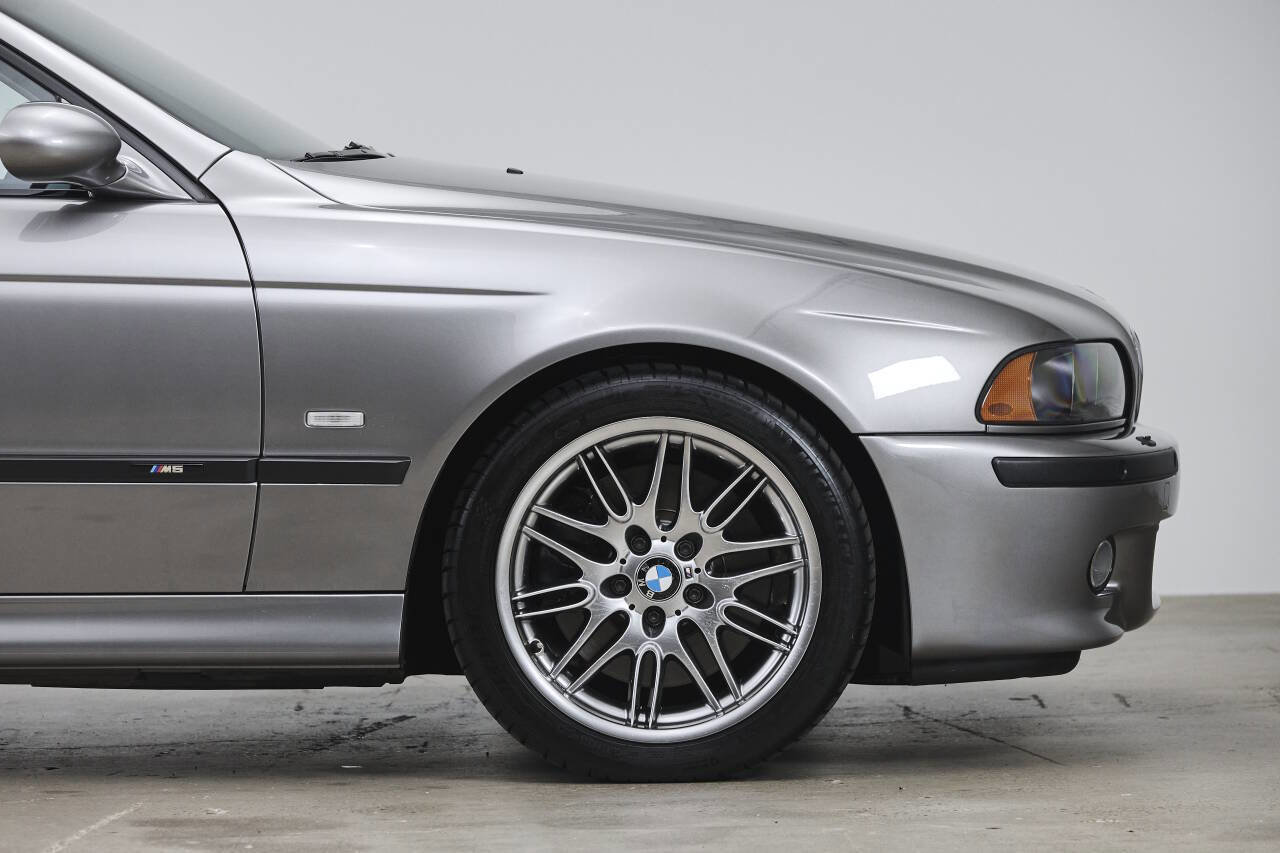 Used 2003 BMW M5 image 26