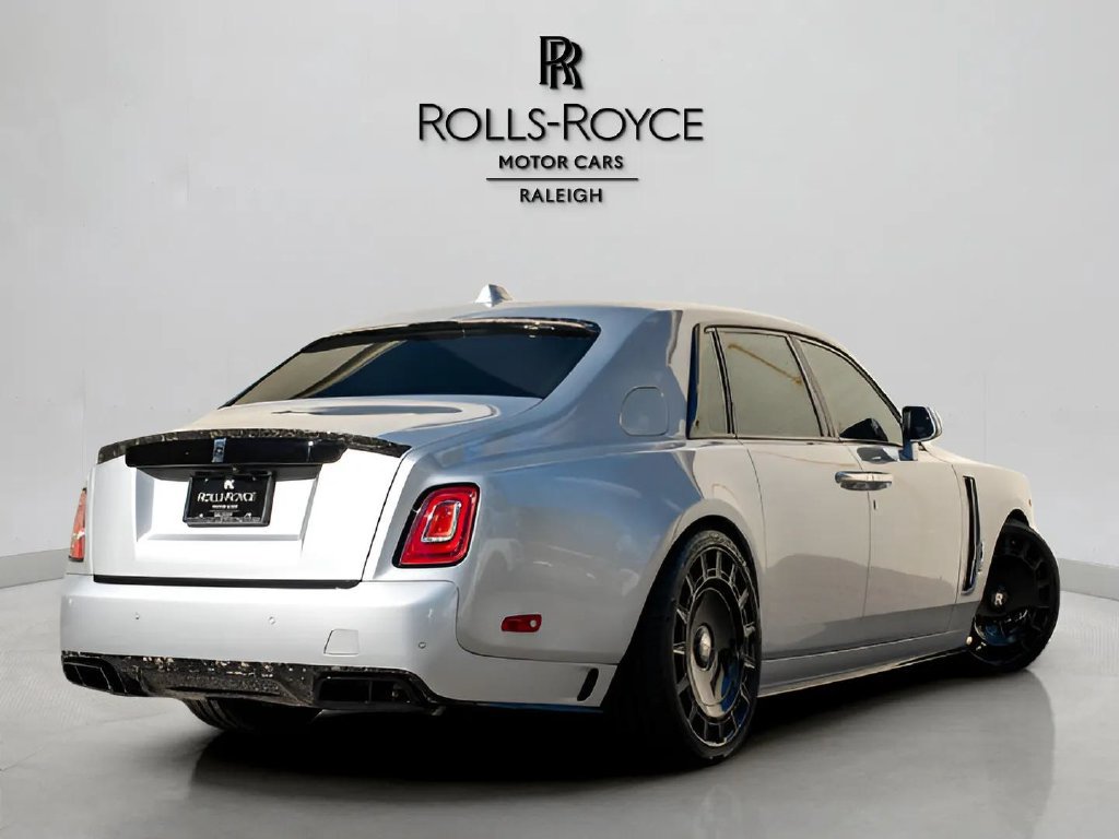 Used 2024 Rolls-Royce Phantom Sedan RWD image 3