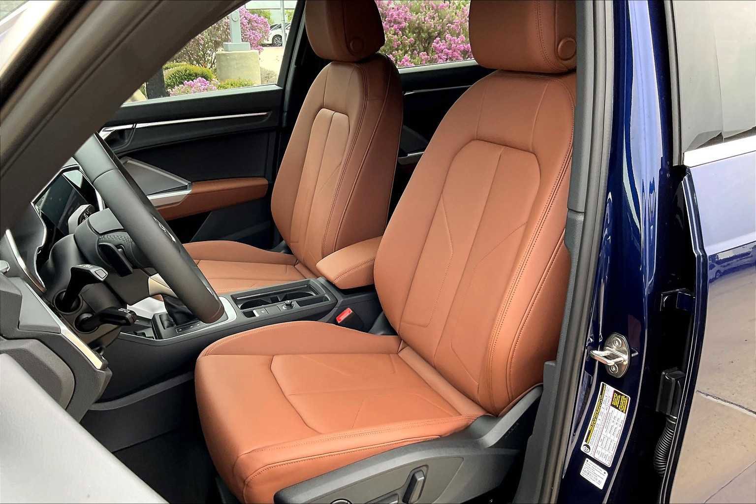 Used 2025 Audi Q3 2.0T Premium Plus w/ Premium Plus Package AWD/4WD image 9