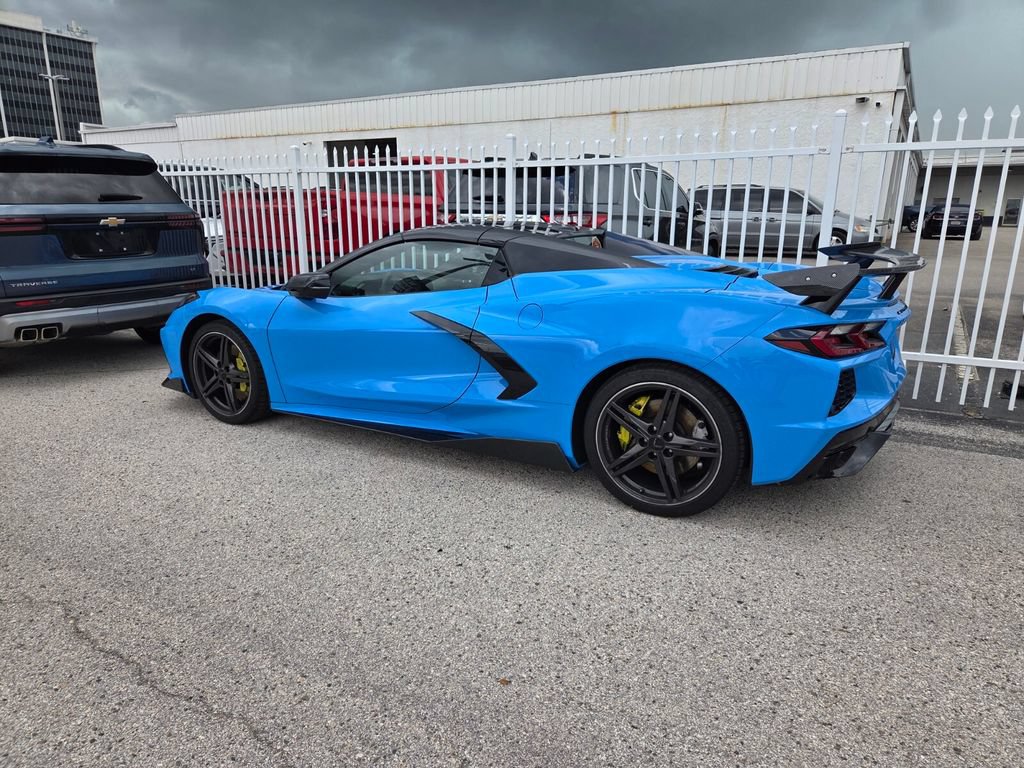 Used 2024 Chevrolet Corvette Stingray Premium Conv w/ Z51 Performance Package RWD image 4