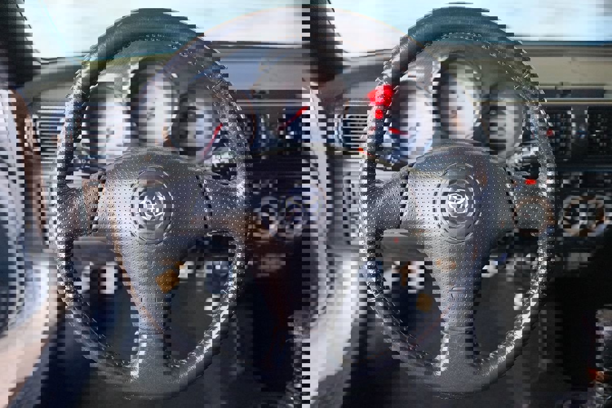 Used 2005 Toyota MR2 image 16