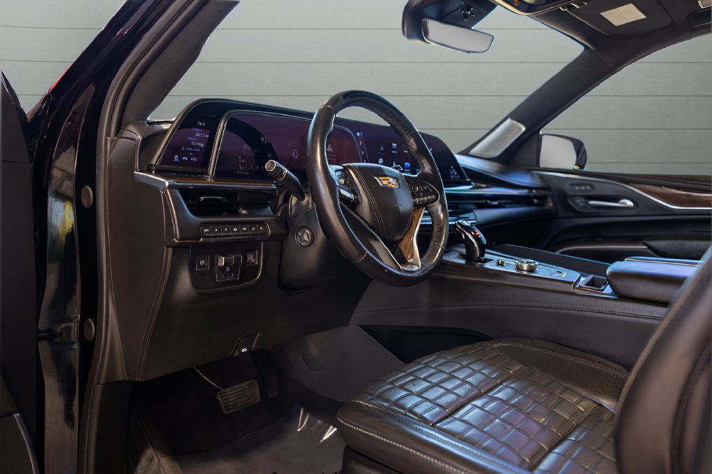 Used 2023 Cadillac Escalade Sport Platinum w/ LPO, ONYX Package AWD/4WD image 34