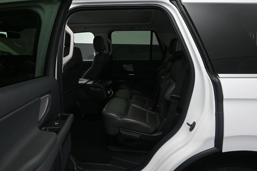 Used 2025 Ford Expedition Active AWD/4WD image 18