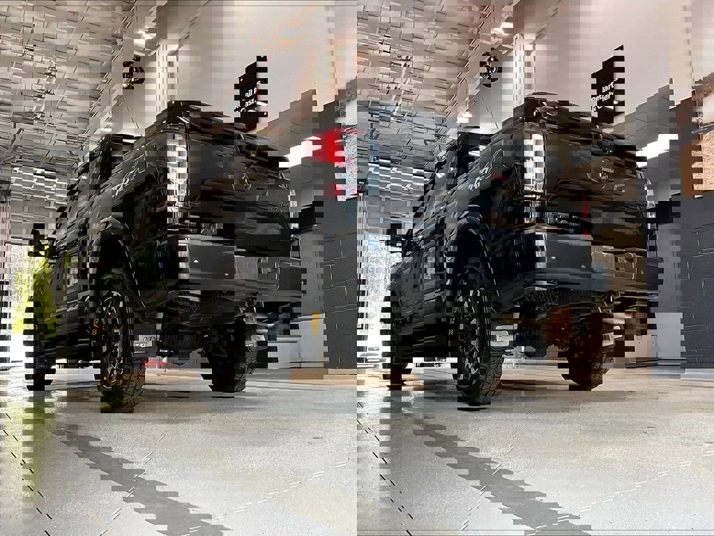 Used 2021 Nissan Titan PRO-4X w/ Pro-4x Convenience Package image 5