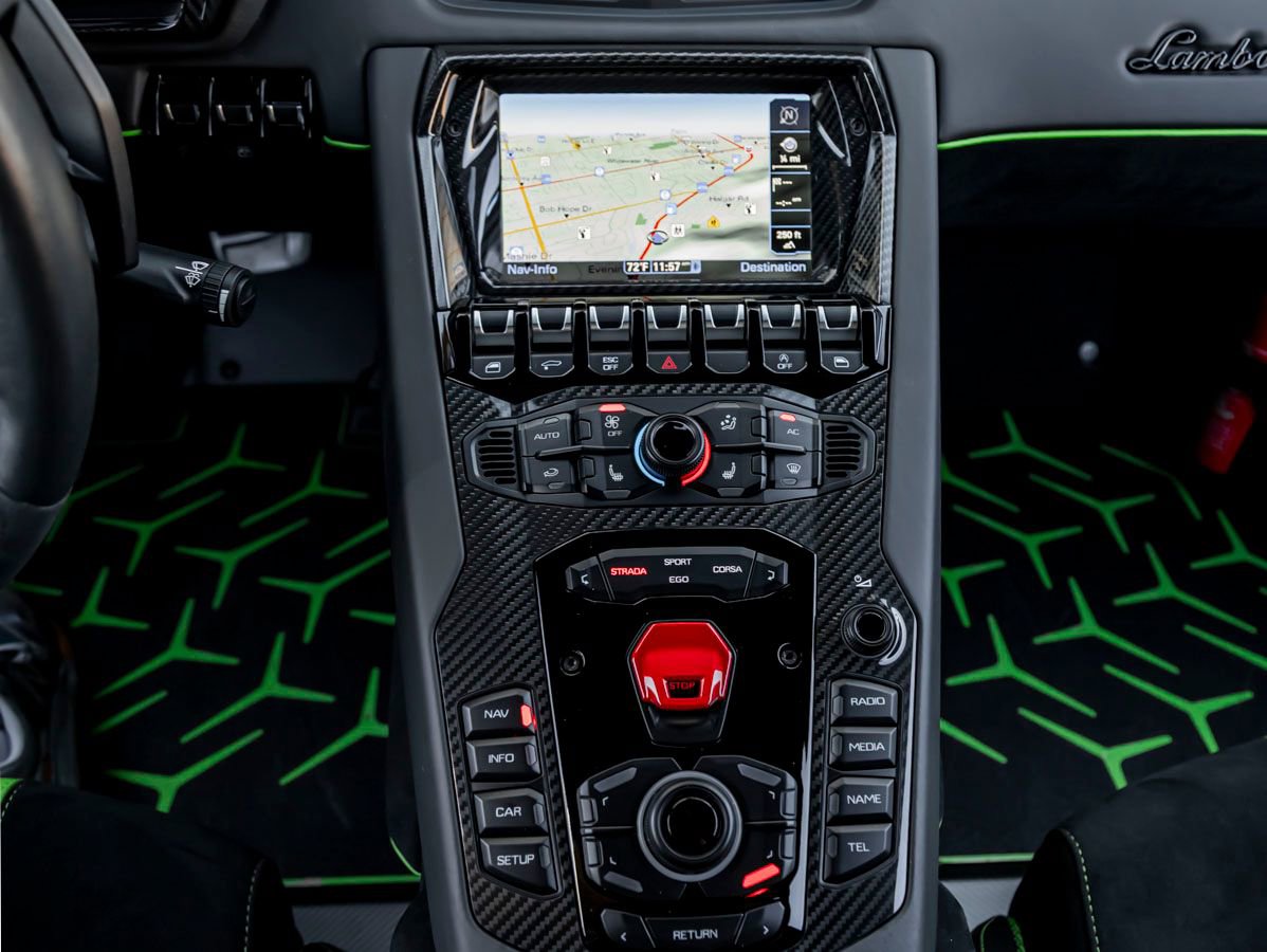 Used 2020 Lamborghini Aventador SVJ AWD/4WD image 22