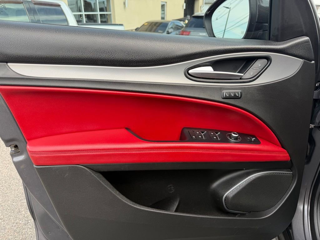 Used 2019 Alfa Romeo Stelvio Sport w/ Quick Order Package 22J Sport AWD/4WD image 11