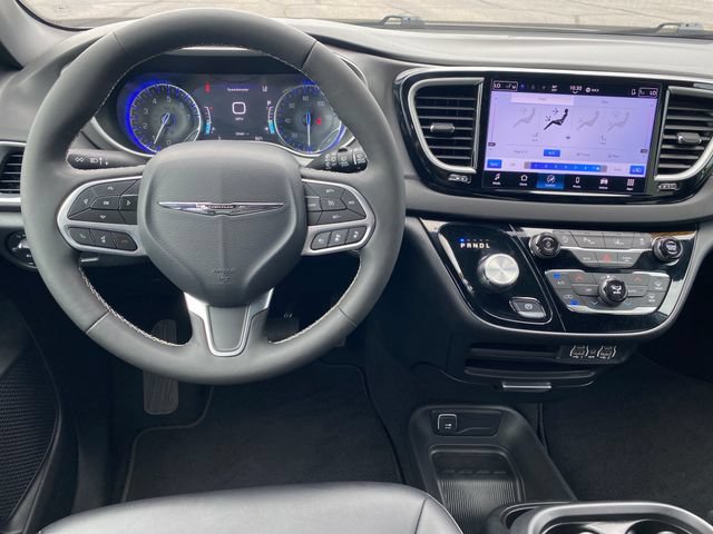 Used 2025 Chrysler Pacifica Select FWD image 8