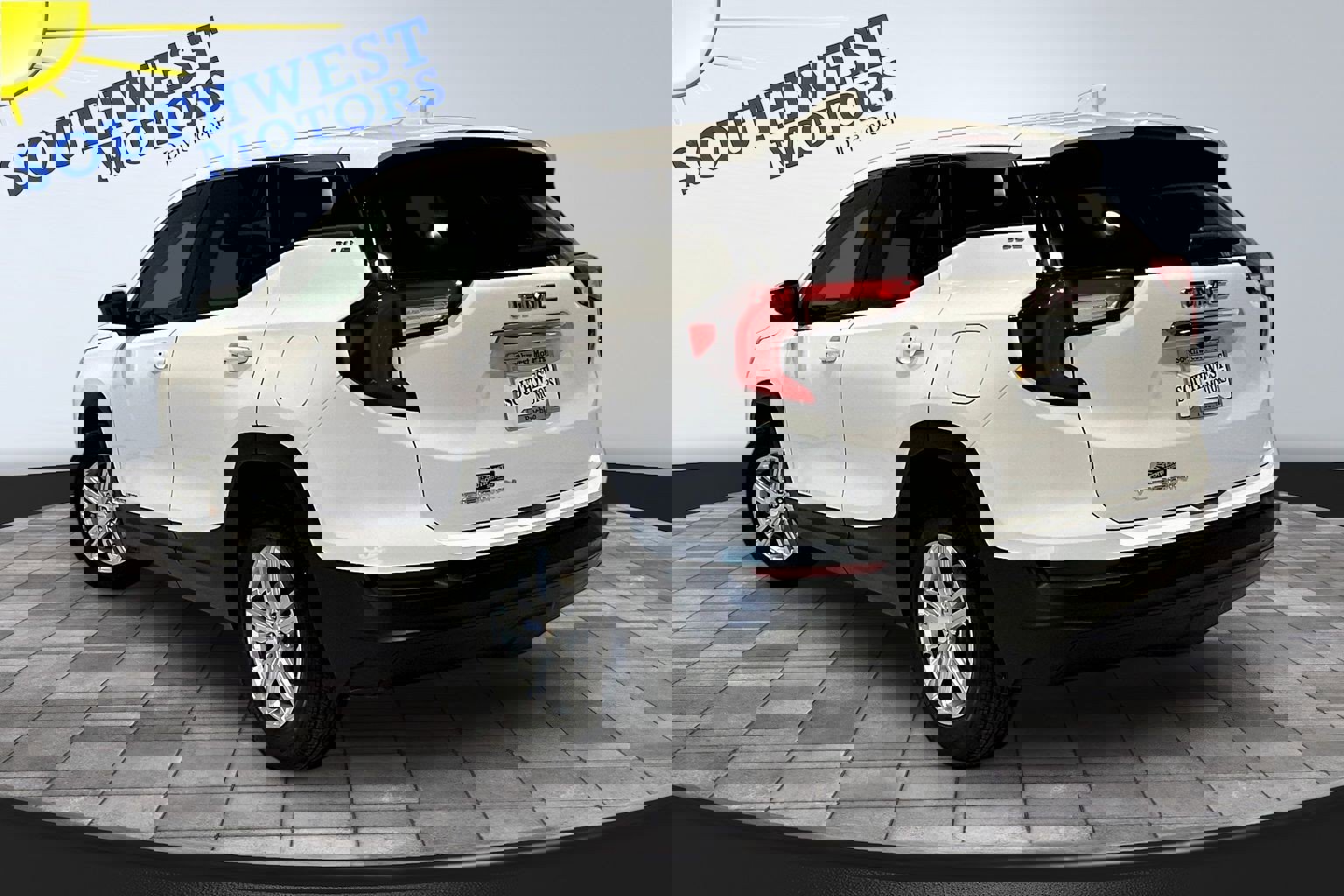 Used 2024 GMC Terrain SLE image 4