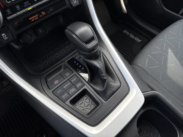 Used 2020 Toyota RAV4 XLE w/ All Weather Liner Package AWD/4WD image 28