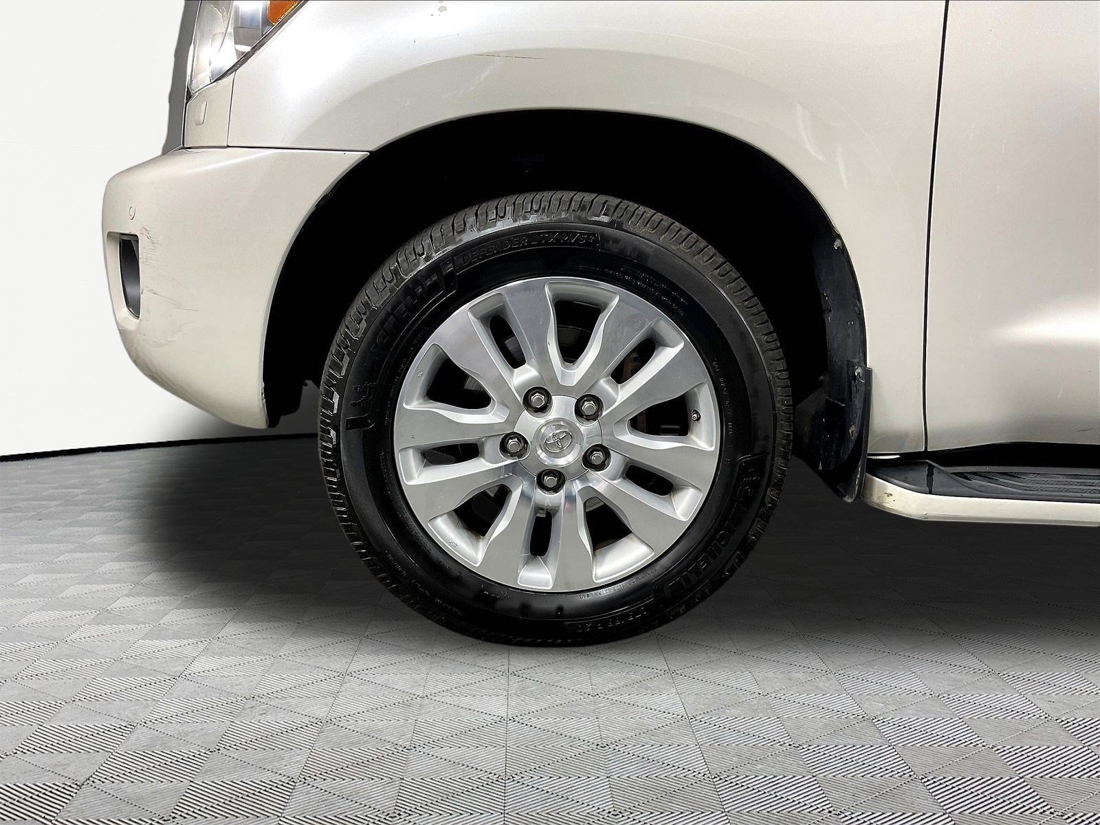 Used 2017 Toyota Sequoia Platinum RWD image 35