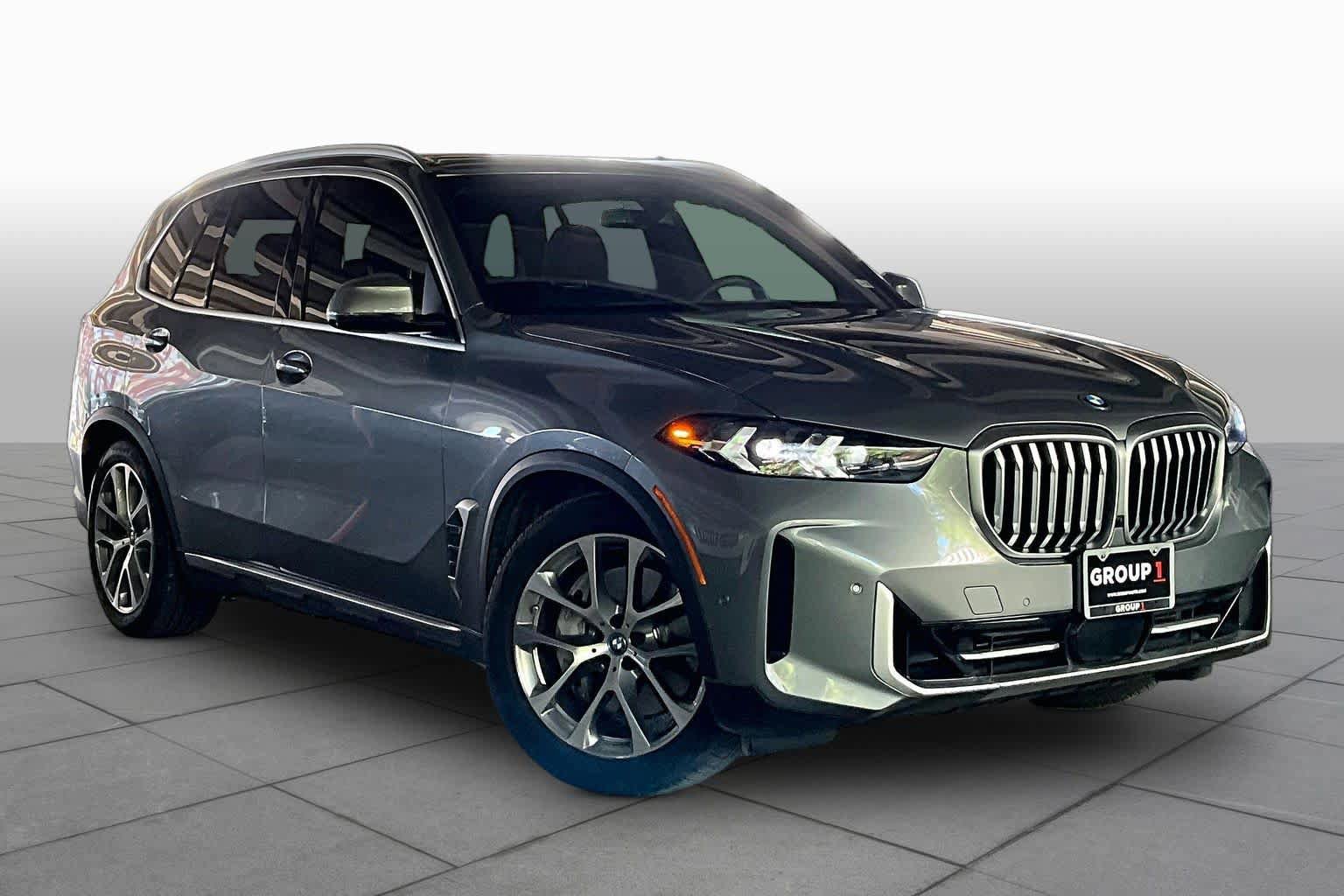 Used 2024 BMW X5 xDrive50e w/ Parking Assistance Package AWD/4WD image 2