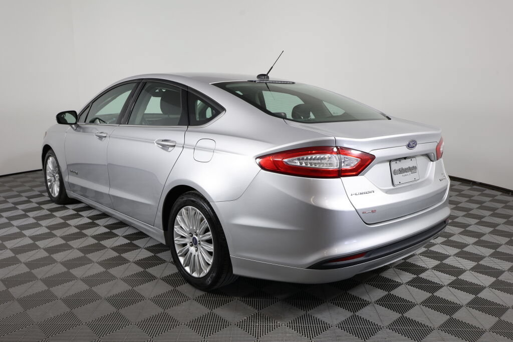 Used 2015 Ford Fusion SE FWD image 4