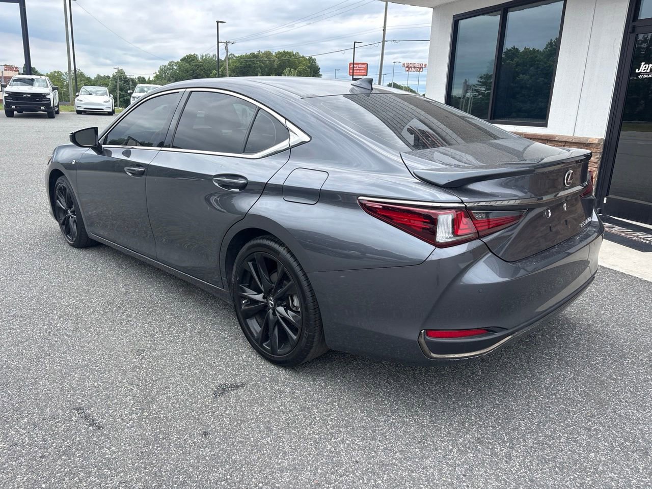 Used 2023 Lexus ES 300h F Sport FWD image 5