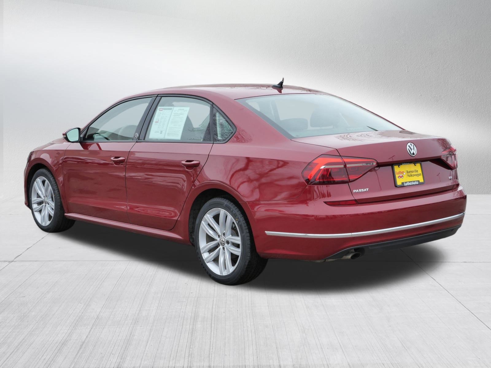 Used 2019 Volkswagen Passat 2.0T Wolfsburg image 5