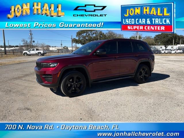 Used 2024 Jeep Grand Cherokee Altitude image 3