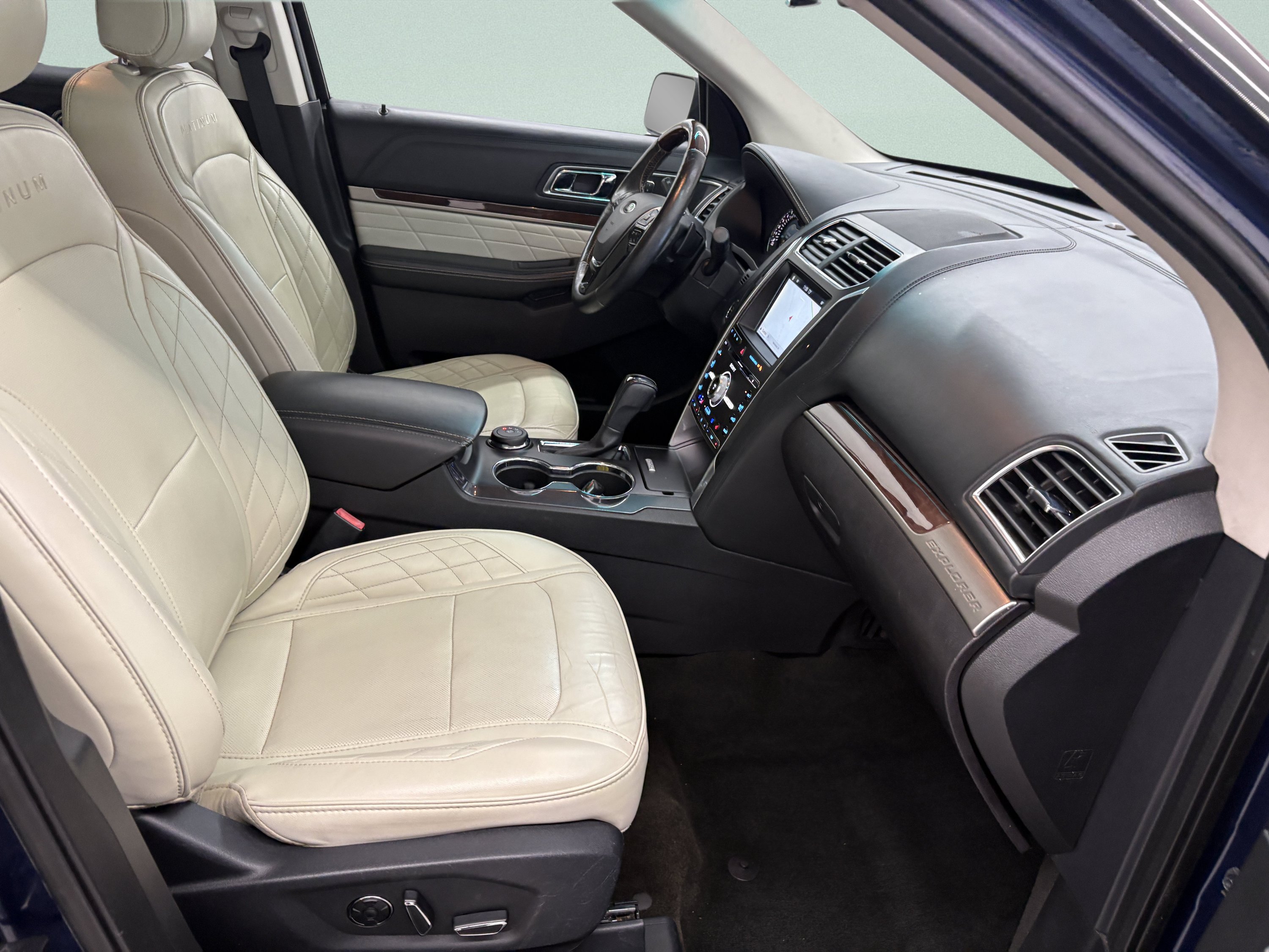 Used 2017 Ford Explorer Platinum AWD/4WD image 18