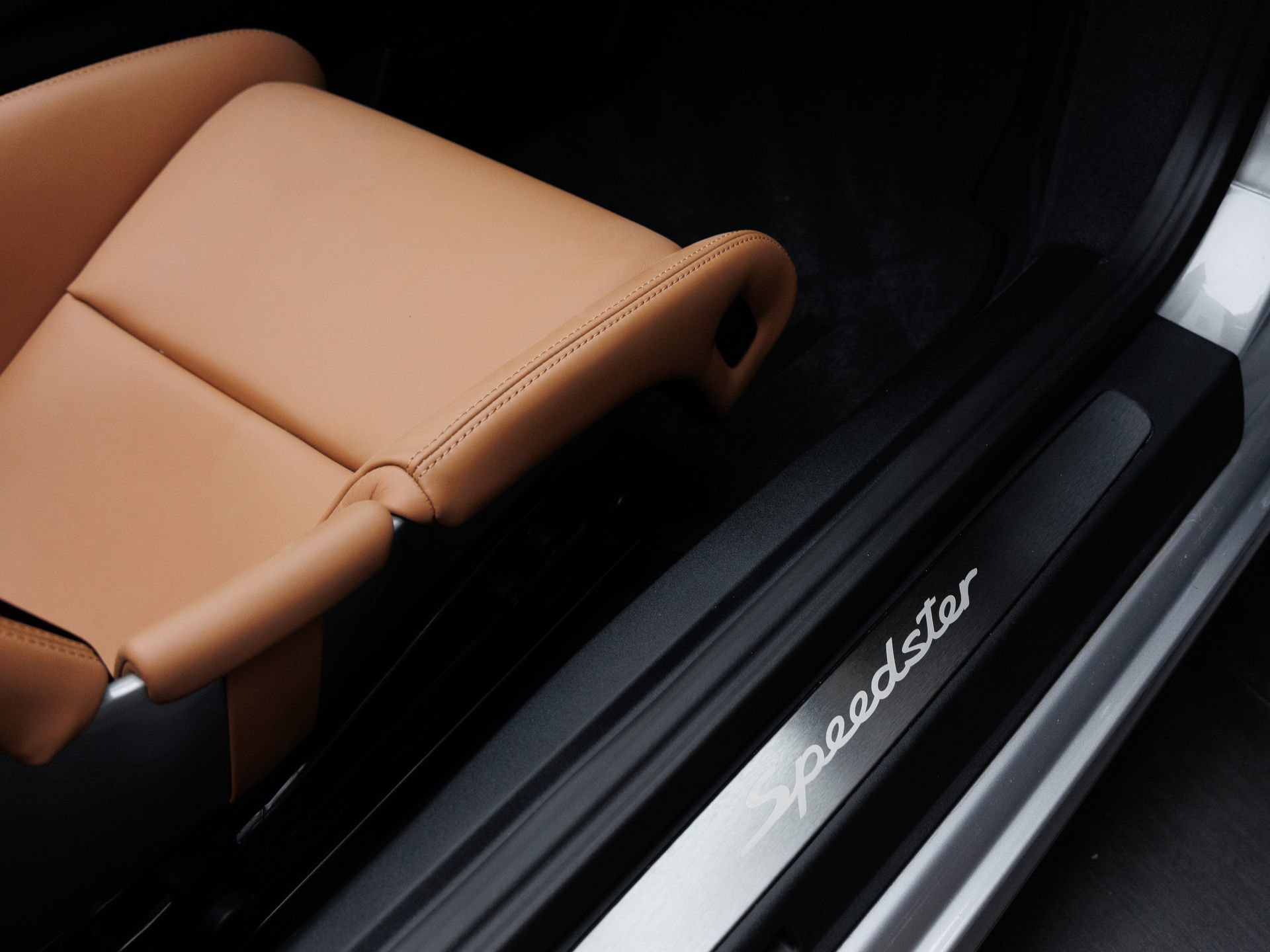 Certified 2019 Porsche 911 Speedster RWD image 38