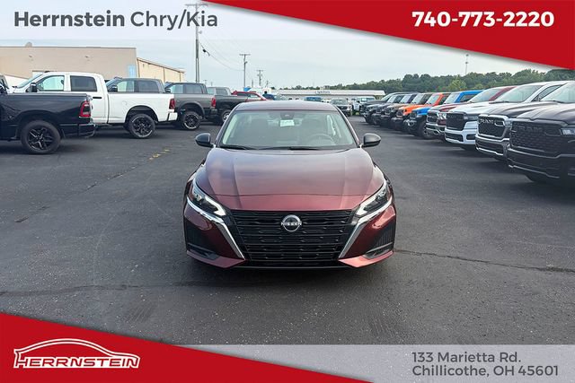 Used 2025 Nissan Altima 2.5 SV FWD image 2