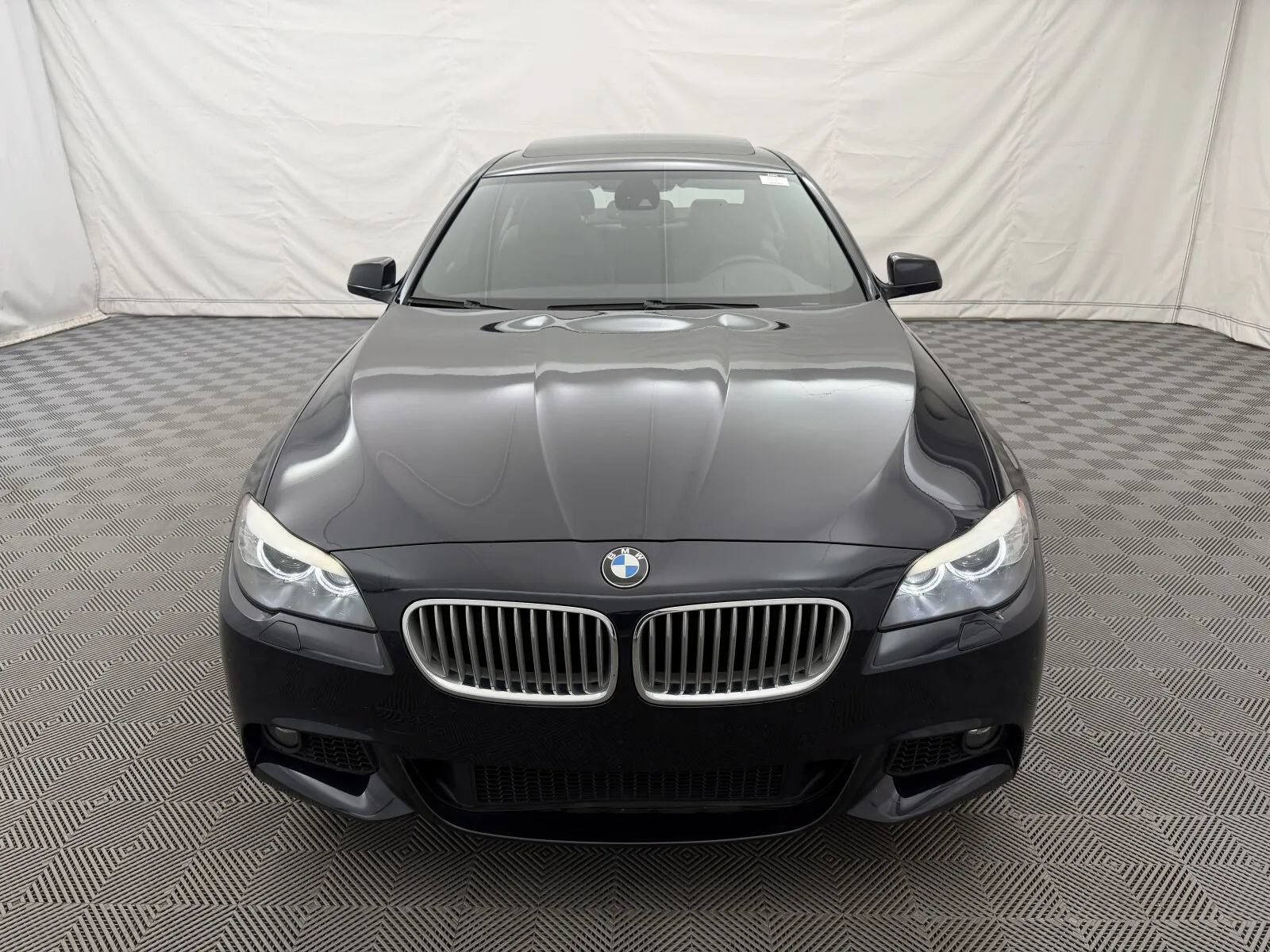 Used 2011 BMW 550i xDrive Sedan AWD/4WD image 3